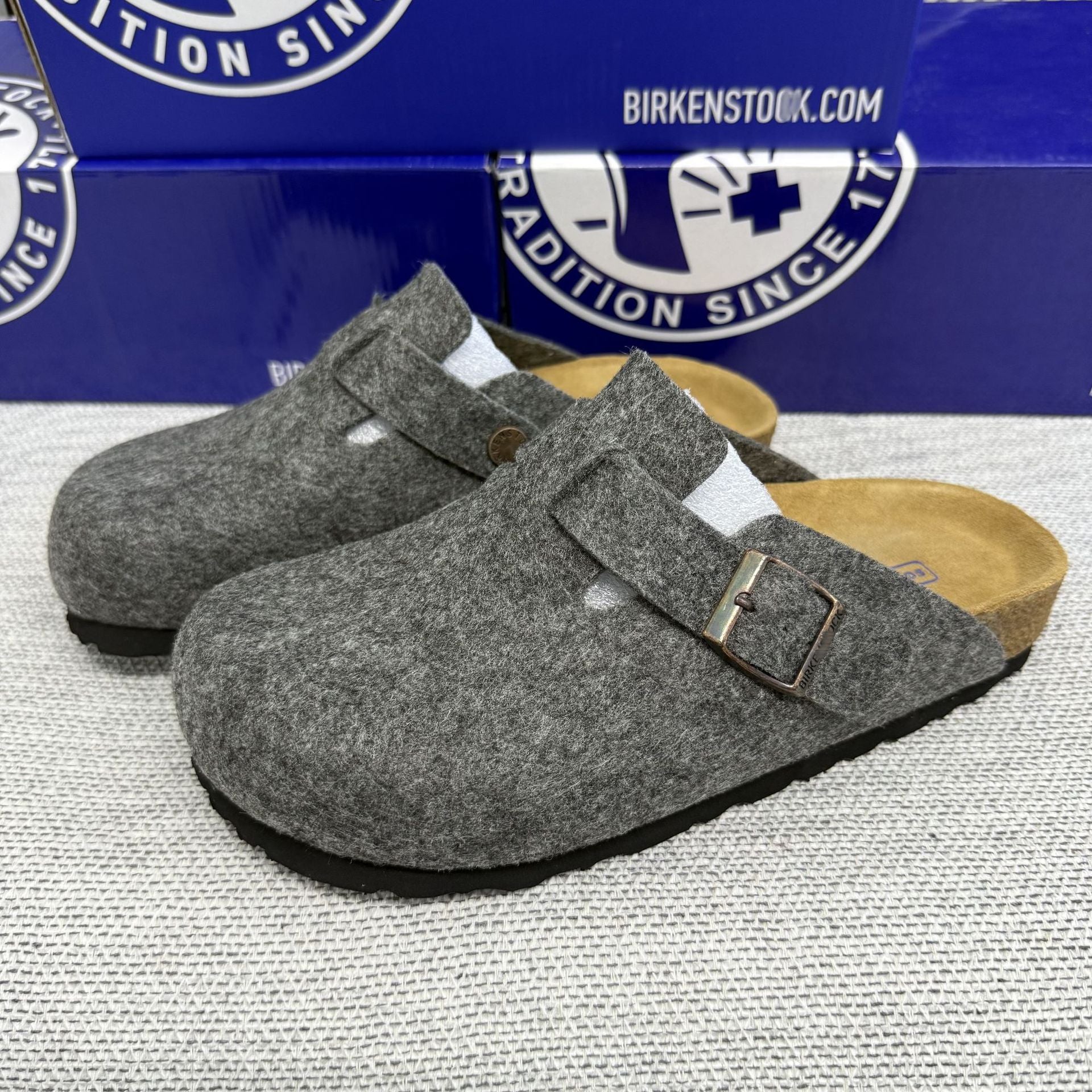 Women Men Round Toe Cork Footbed Clogs with Adjustable Flat Buckle Suede Texture Casual Outdoor Slip On Design Comfortable Walking Shoes Thanksgiving Christmas